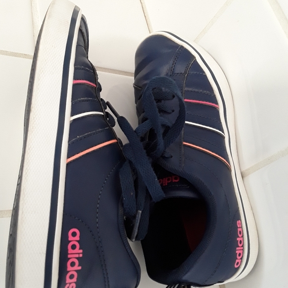 ADIDAS SNEAKERS SIZE 6 - Picture 7 of 9